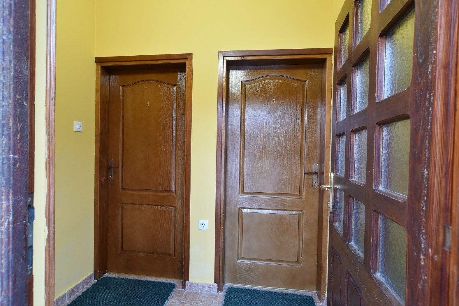 http://www.vilamaric.rs/wp-content/uploads/2015/12/DSC_0041_1575x1050.jpg