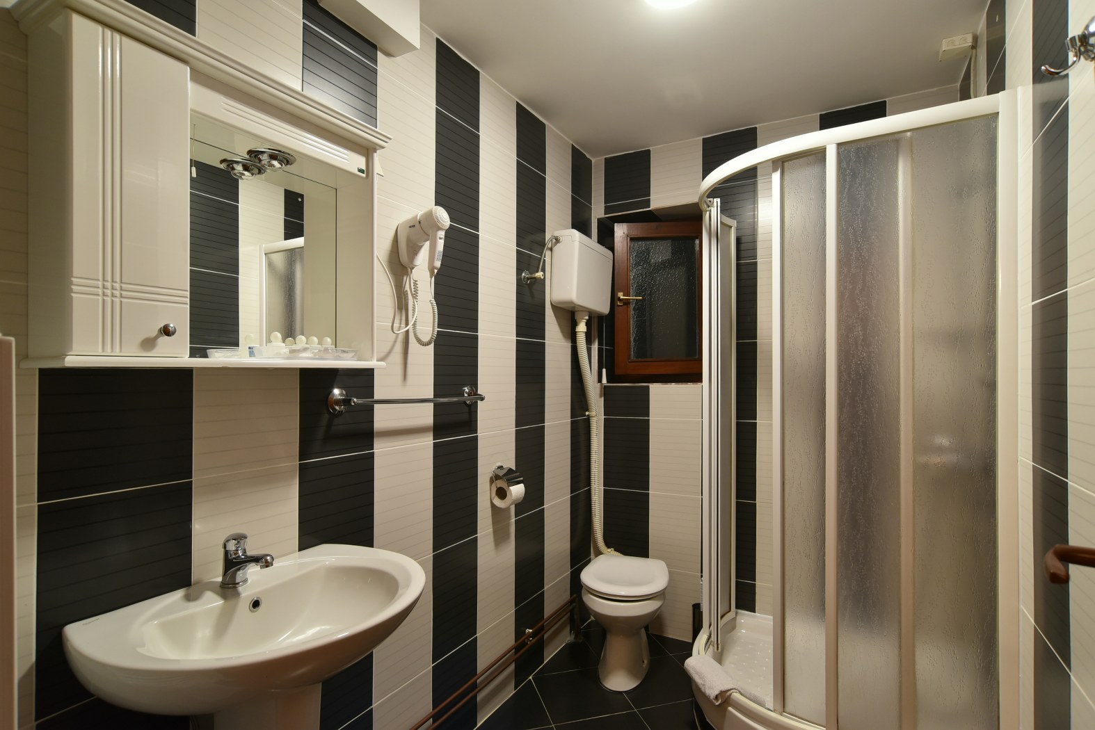 http://www.vilamaric.rs/wp-content/uploads/2015/12/DSC_0094_1574x1050.jpg